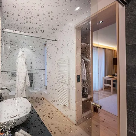 Naturhotel Saalerwirt סן לורנצו די סבטו
